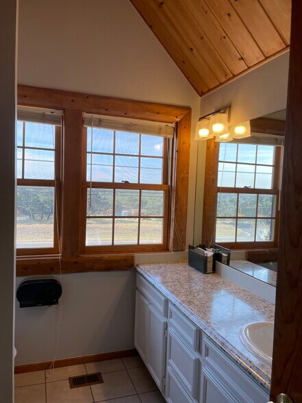More Photos Of 4225 E Highway 290, Dripping Springs Office For Lease