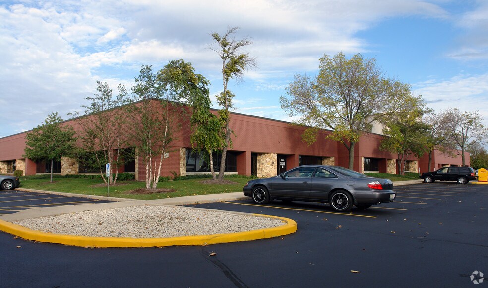 More Photos Of 1300-1320 Plum Grove Rd, Schaumburg Light Manufacturing For Lease