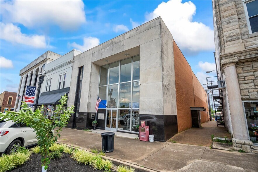 More Photos Of 111 W Commerce St, Lewisburg Bank For Sale
