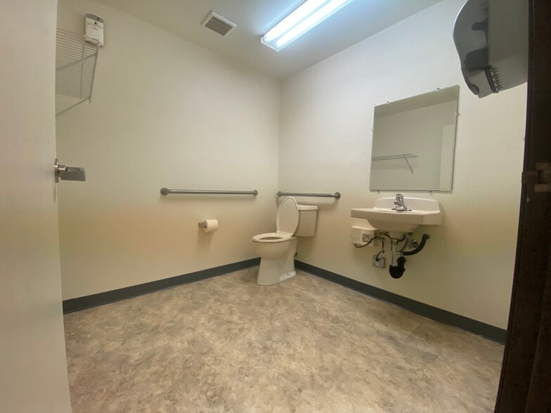 More Photos Of 3477 Hancock St, San Diego Manufacturing For Lease