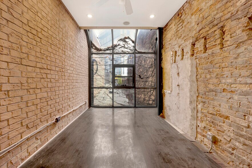 More Photos Of 515 N Halsted St, Chicago Storefront Retail Residential For Lease