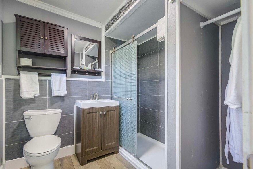 More Photos Of 1502 Market St, Galveston Hospitality For Sale