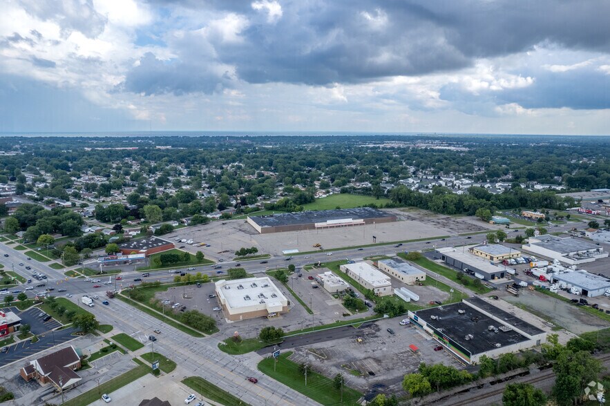 More Photos Of 34800 Groesbeck Hwy, Clinton Township Freestanding For Lease