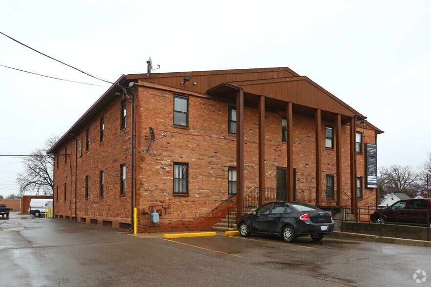 More Photos Of 24350 Joy Rd, Redford Medical For Lease