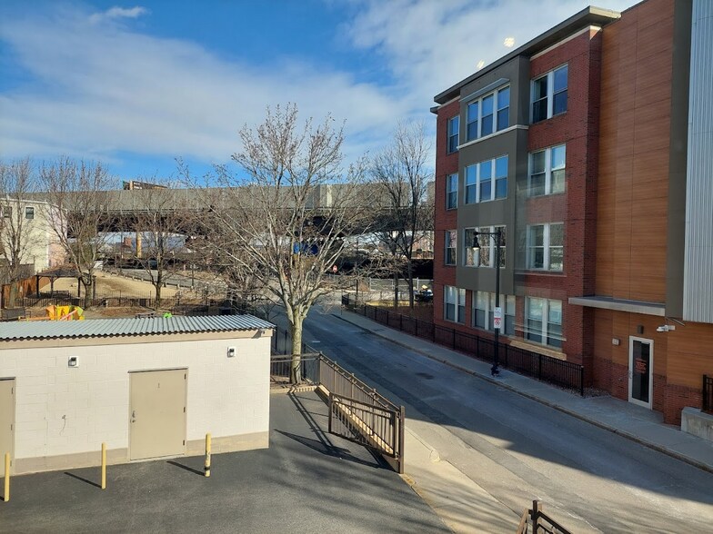 More Photos Of 17 Caldwell St, Charlestown Showroom For Lease