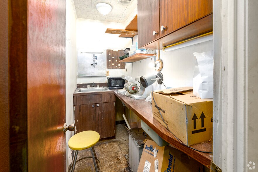 More Photos Of 601 Eastern Ave NE, Capitol Heights Medical For Sale