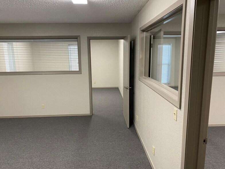 More Photos Of 522 Benson Ln, Roanoke Office For Lease