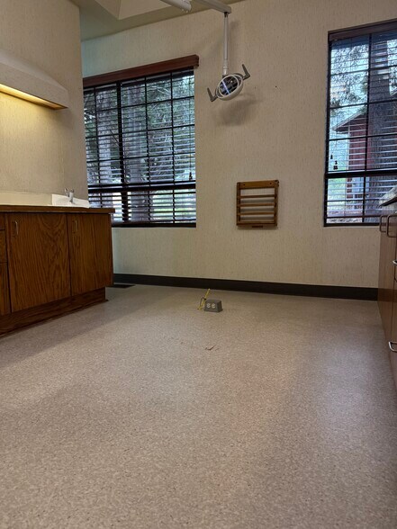 More Photos Of 100 Horseshoe Lane, Weaverville Medical For Lease