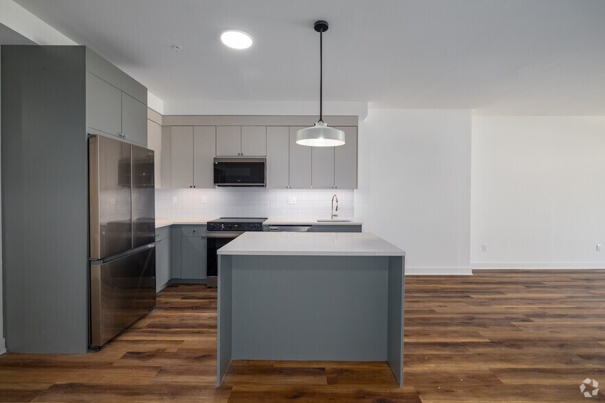 More Photos Of 873 COMMUNIPAW Ave, Jersey City Apartments For Lease