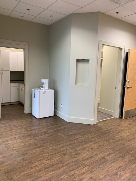 More Photos Of 2603 Hewes Way NW, Edmonton Medical For Sale