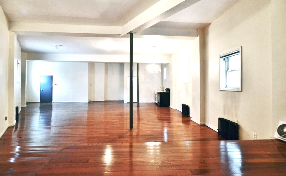 More Photos Of 373 S 1st St, Brooklyn Storefront Retail Office For Lease