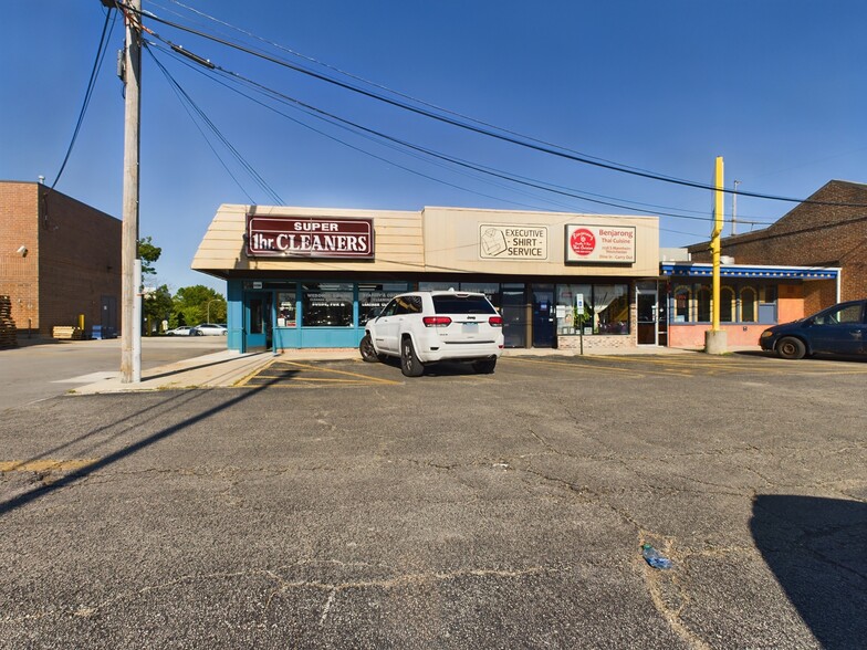 Primary Photo Of 2138 S Mannheim Rd, Westchester Restaurant For Sale