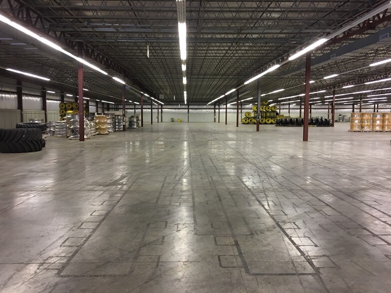 More Photos Of 803 SW Lorraine St, Leon Distribution For Lease