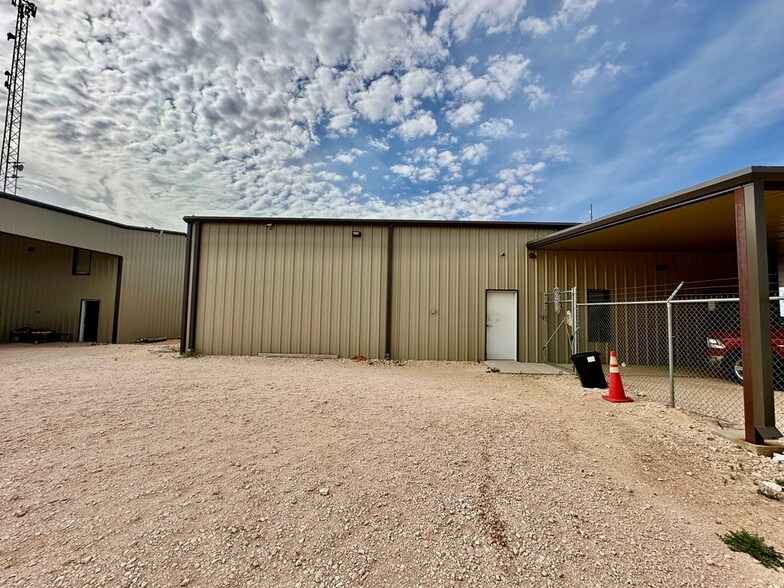 More Photos Of 602 US Highway 385 N, Seminole Flex For Sale