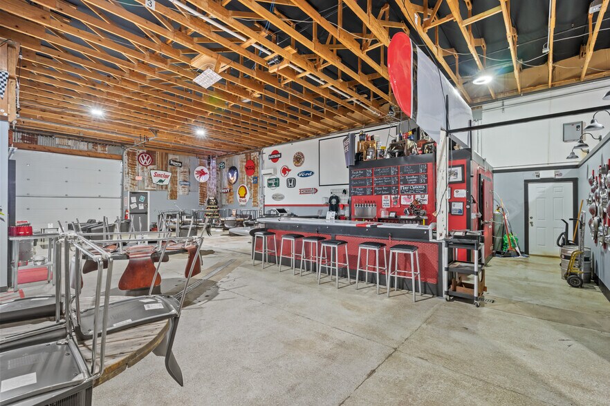 More Photos Of 2425 25th St SE, Salem General Retail For Sale