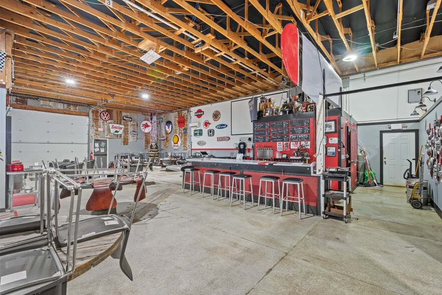 More Photos Of 2425 25th St SE, Salem Freestanding For Sale