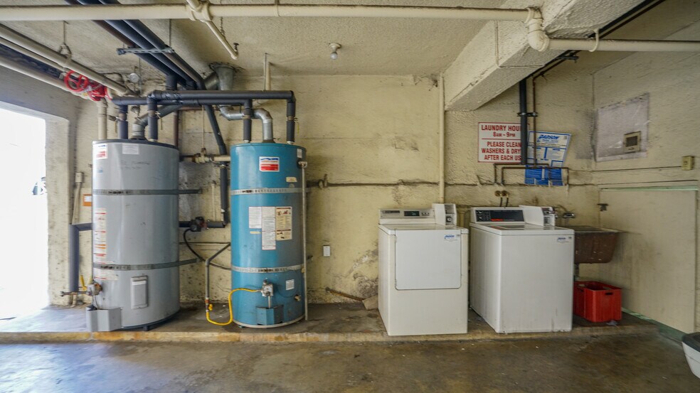 More Photos Of 214 E Chevy Chase Dr, Glendale Apartments For Sale