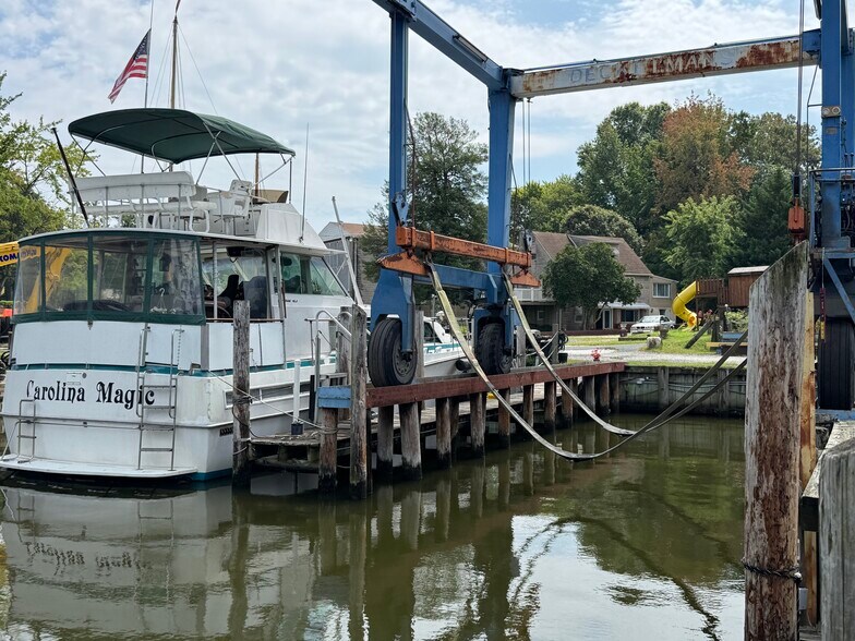 More Photos Of 201 Oak Ave, Essex Marina For Lease