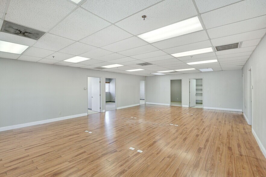 More Photos Of 250 W Main St, Woodland Office For Lease