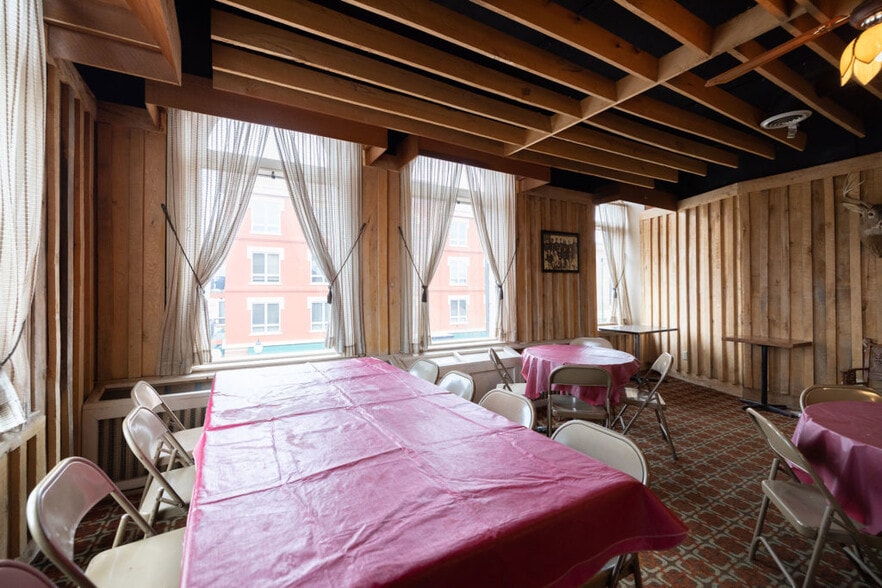 More Photos Of 100 S Washington St, Lake City Restaurant For Sale