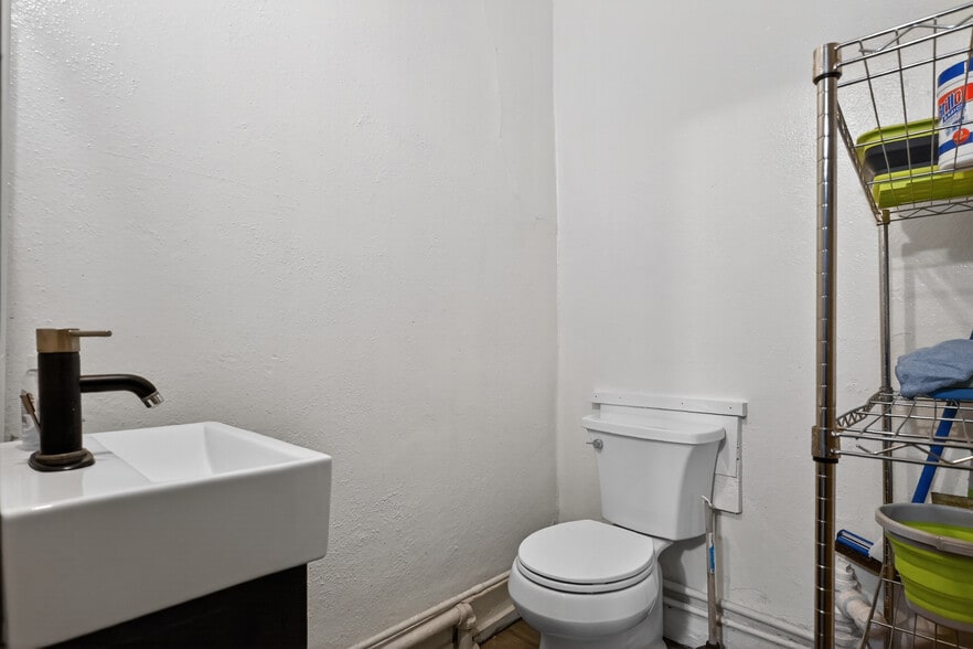 More Photos Of 118 S Broadway St, Yreka Restaurant For Sale