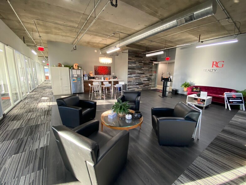 More Photos Of 7300 147th St W, Apple Valley Office For Lease