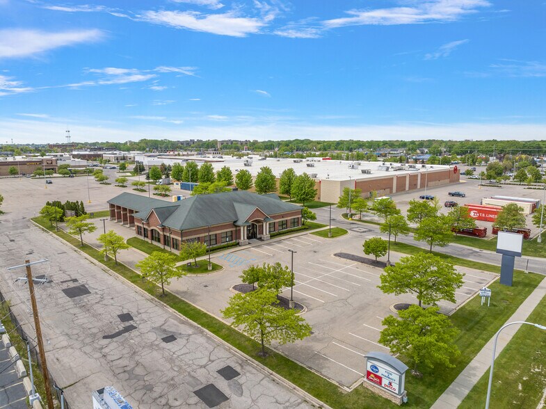 More Photos Of 28200-28250 Dequindre Rd, Warren Supermarket For Sale