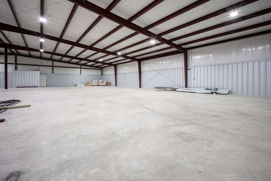 More Photos Of 6600 S I 35 Service Rd, Oklahoma City Flex For Lease