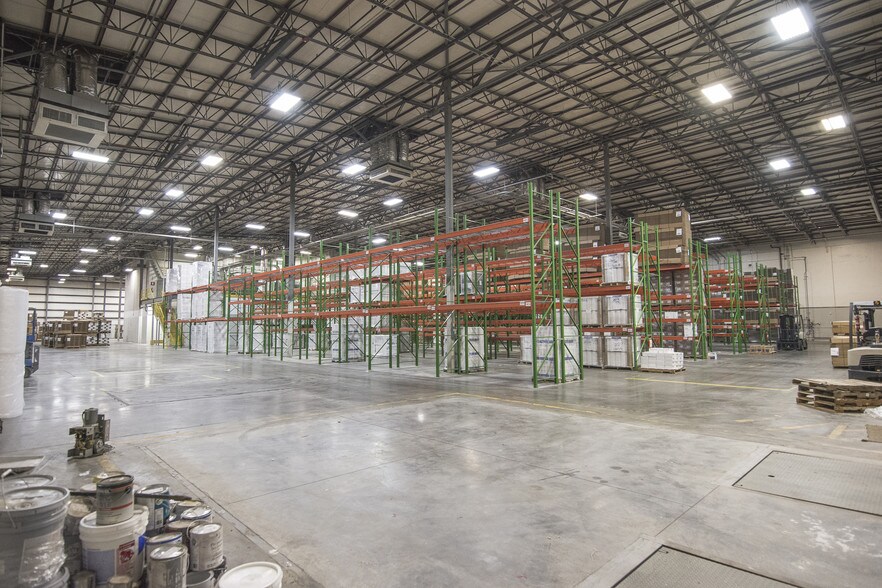 More Photos Of 100 Gardner Park, Peachtree City Warehouse For Lease