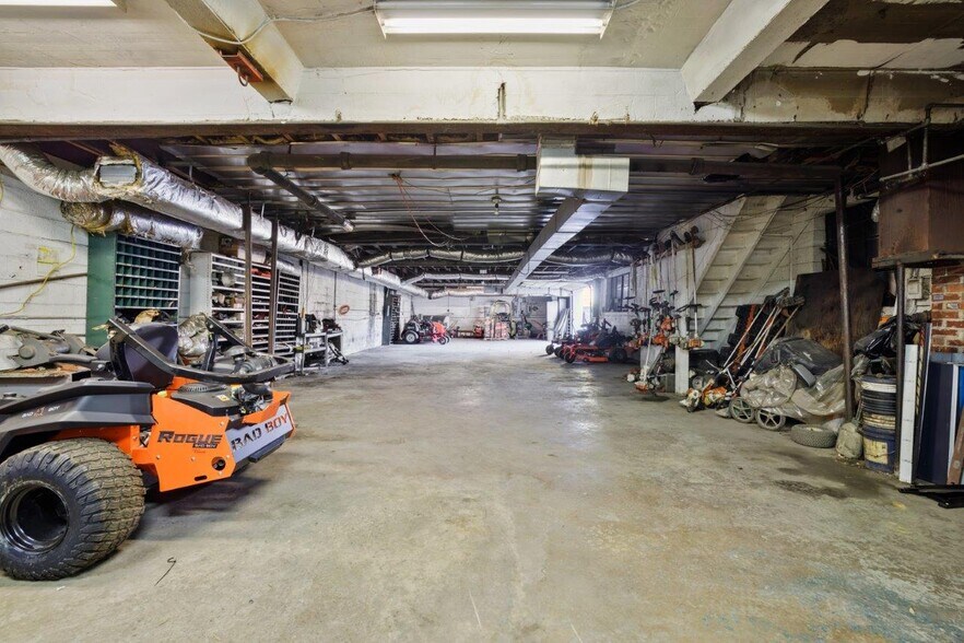 More Photos Of 9800 S Congress St, New Market Auto Repair For Sale