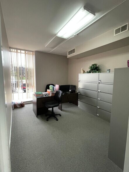 More Photos Of 3407-3421 Church St, Skokie Unknown For Lease