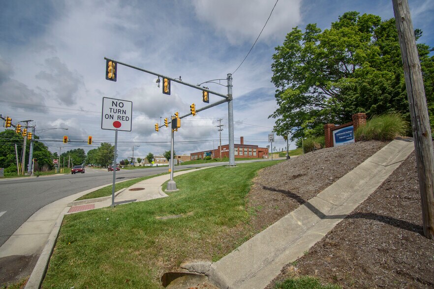 More Photos Of 1201 Elm St, Christiansburg Office For Sale