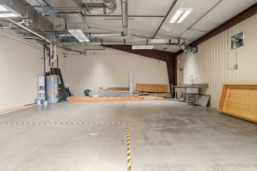 More Photos Of 607 & 647 S Gilbert St, Castle Rock Manufacturing For Sale