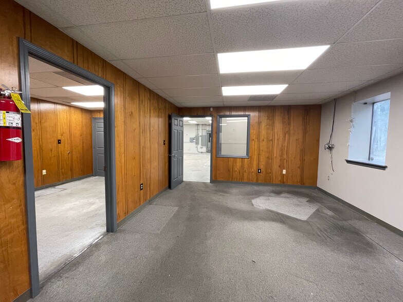 More Photos Of 750 N Price Rd, Sugar Hill Distribution For Lease