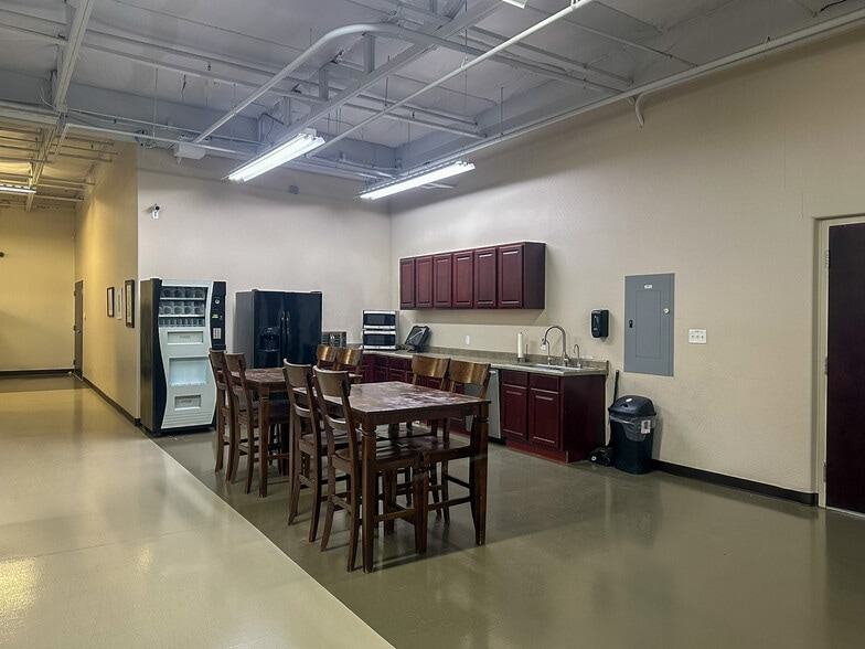More Photos Of 701 N Golden Key St, Gilbert Manufacturing For Sale