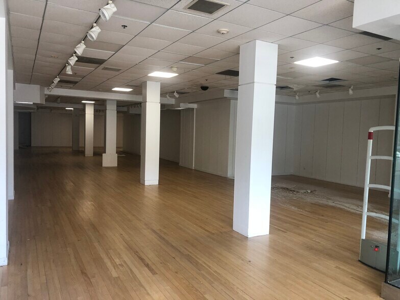 More Photos Of 100 Arden Pl, Port Jefferson Freestanding For Lease