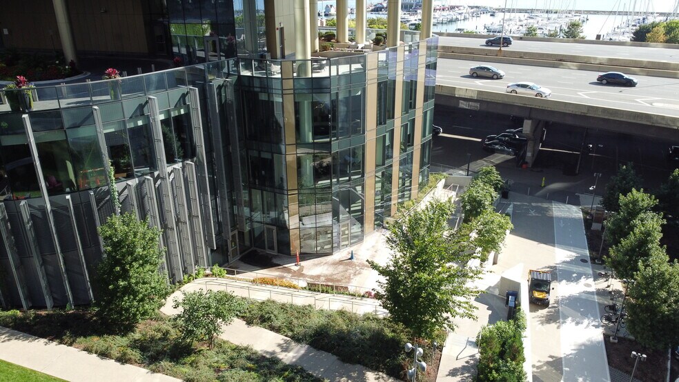 More Photos Of 211 N Harbor Dr, Chicago Apartments For Lease