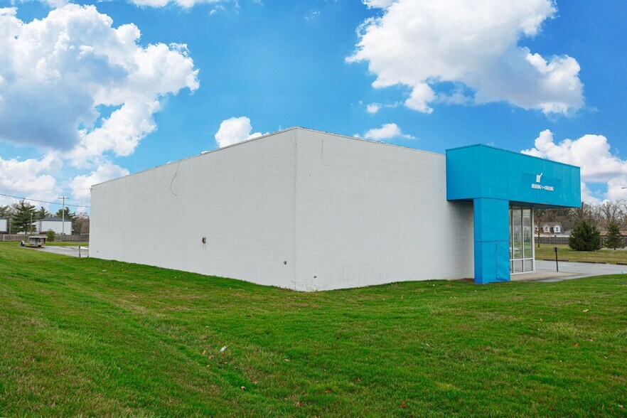 More Photos Of 4011 E Main St, Columbus Freestanding For Lease