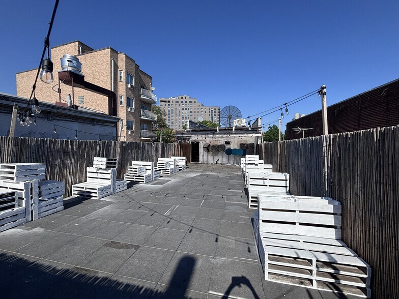 More Photos Of 3819 69th St, Woodside Bar For Lease