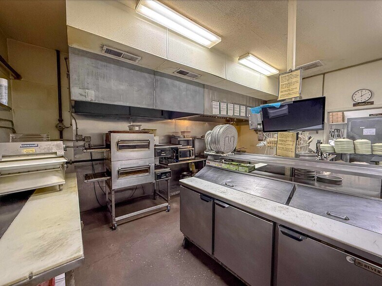 More Photos Of 2203 1st St, Alamogordo General Retail For Sale