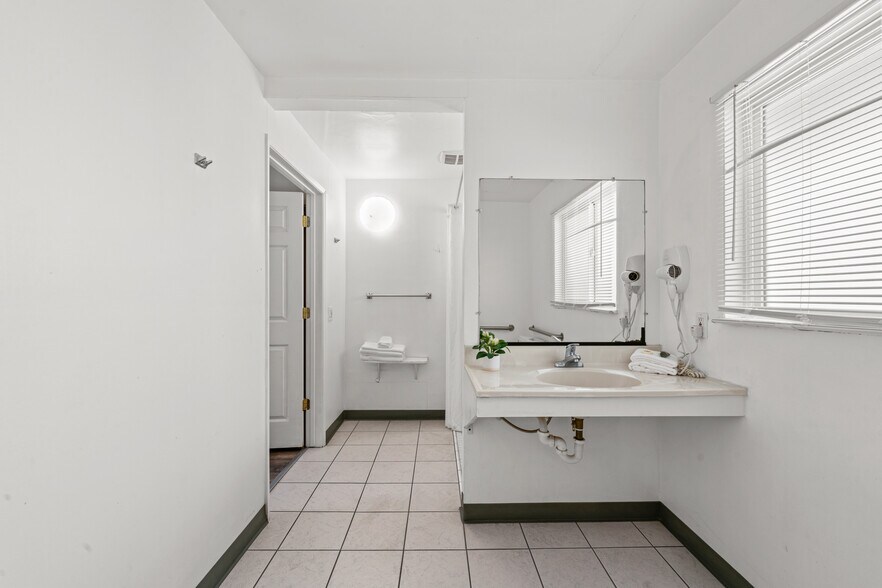 More Photos Of 1736 Santa Rosa Ave, Santa Rosa Hotel For Sale