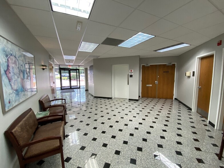 More Photos Of 12166 Old Big Bend Rd, Kirkwood Office For Lease