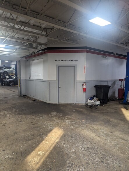 More Photos Of 1860 Stratford Ave, Stratford Auto Repair For Sale