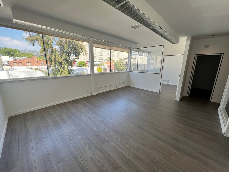 More Photos Of 101-109 S Robertson Blvd, Los Angeles Loft Creative Space For Lease