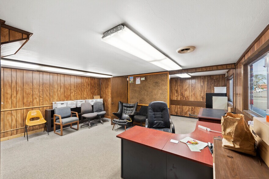 More Photos Of 225 W Lockhart Ave, Coos Bay Warehouse For Sale