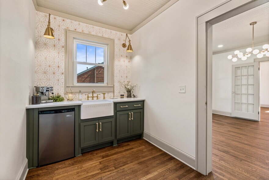 More Photos Of 56 Atlanta St, McDonough Office For Sale