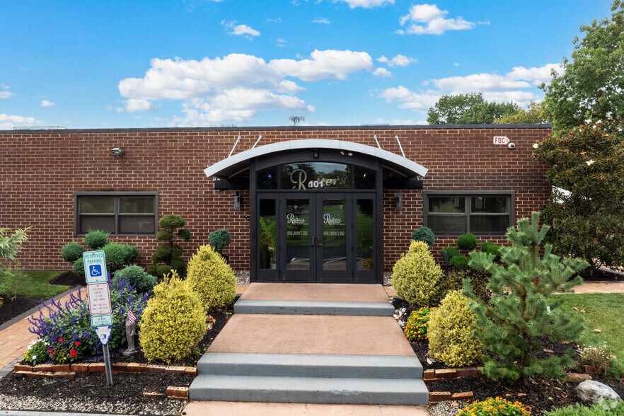 More Photos Of 101 Friends Ln, Newtown Flex For Sale