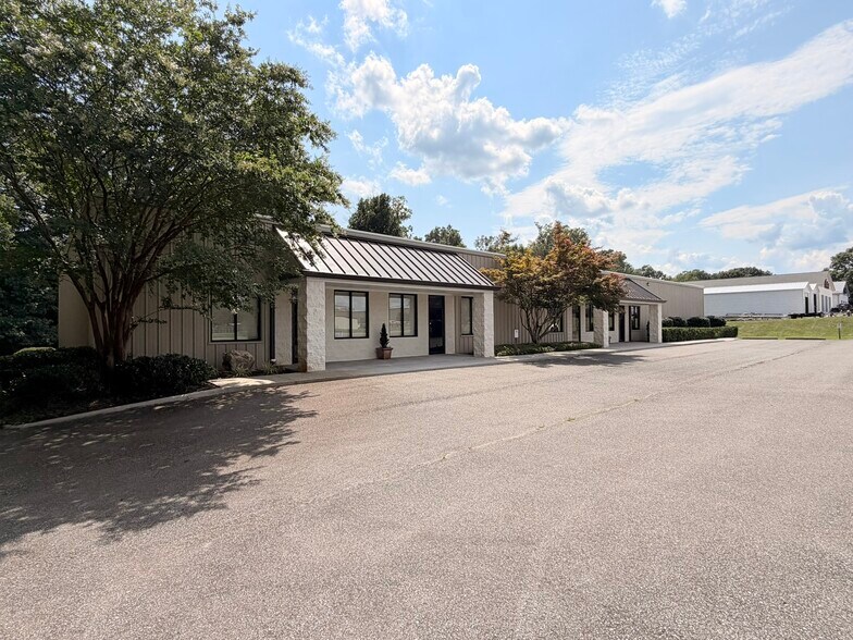 More Photos Of 12719 E Lynchburg Salem Tpke, Forest Flex For Lease