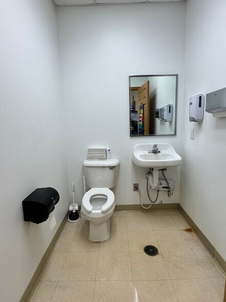 More Photos Of 3322 W Willow Knolls Rd, Peoria Office For Sale
