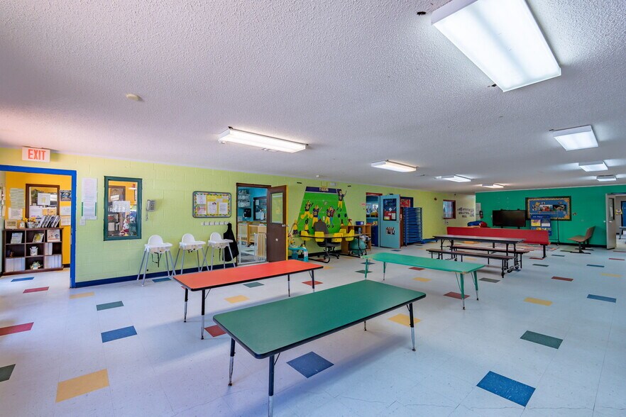 More Photos Of 522 NW Turner Rd, Lake City Daycare Center For Sale